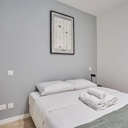Apartment Center Of By Prestige Paris