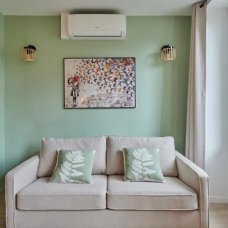 Center Of By Prestige Apartment *
