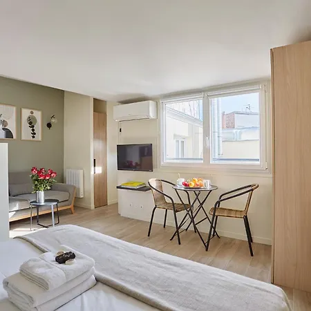 Apartment Center Of By Prestige Paris