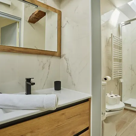 Apartment Center Of By Prestige Paris